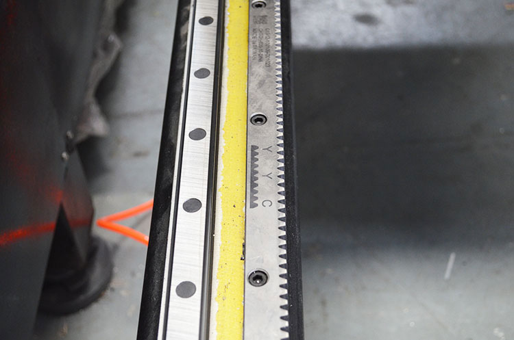 hybrid type fiber co2 laser cutting machine gear rack transmission